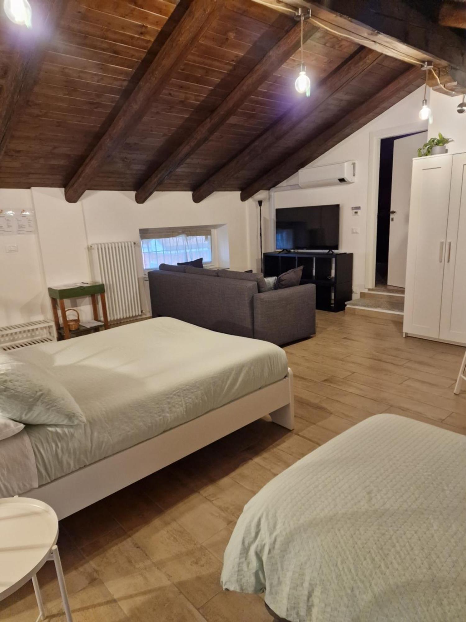 Bed and Breakfast La Tana Dei Corgi Moncrivello Habitación foto