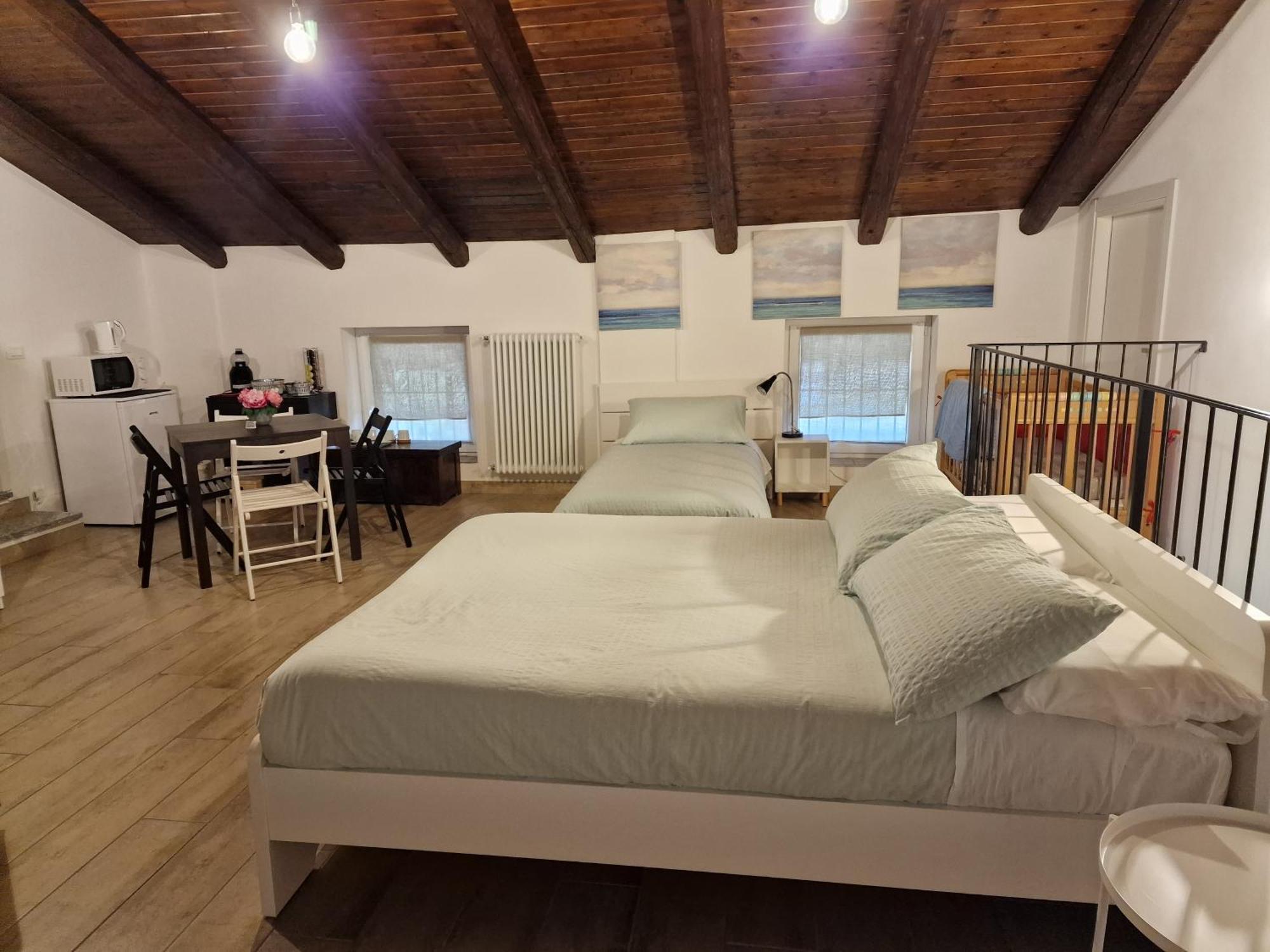 Bed and Breakfast La Tana Dei Corgi Moncrivello Habitación foto
