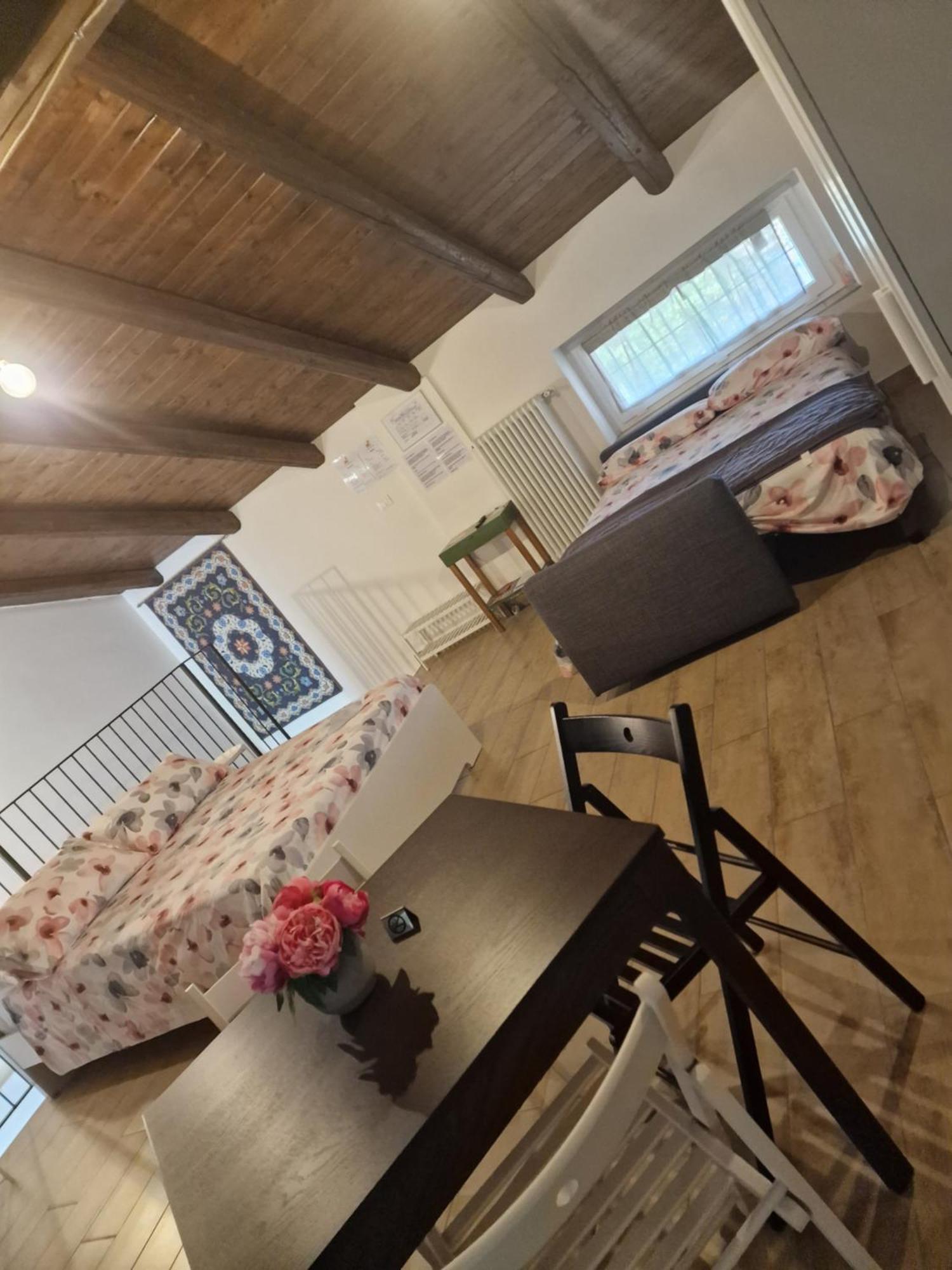 Bed and Breakfast La Tana Dei Corgi Moncrivello Exterior foto
